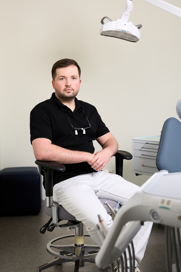 Пуховский Евгений Вячеславович – стоматолог-ортопед клиники «Здравея»