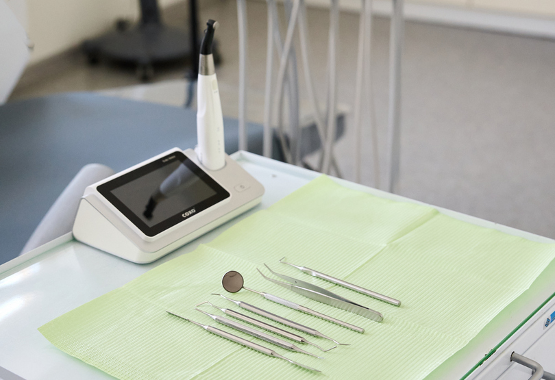 Стоматологический эндомотор для лечения каналов зубов в стоматолгии Здравея