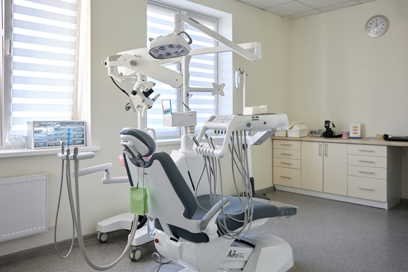 Cовременные стоматологические кресла в Здравее